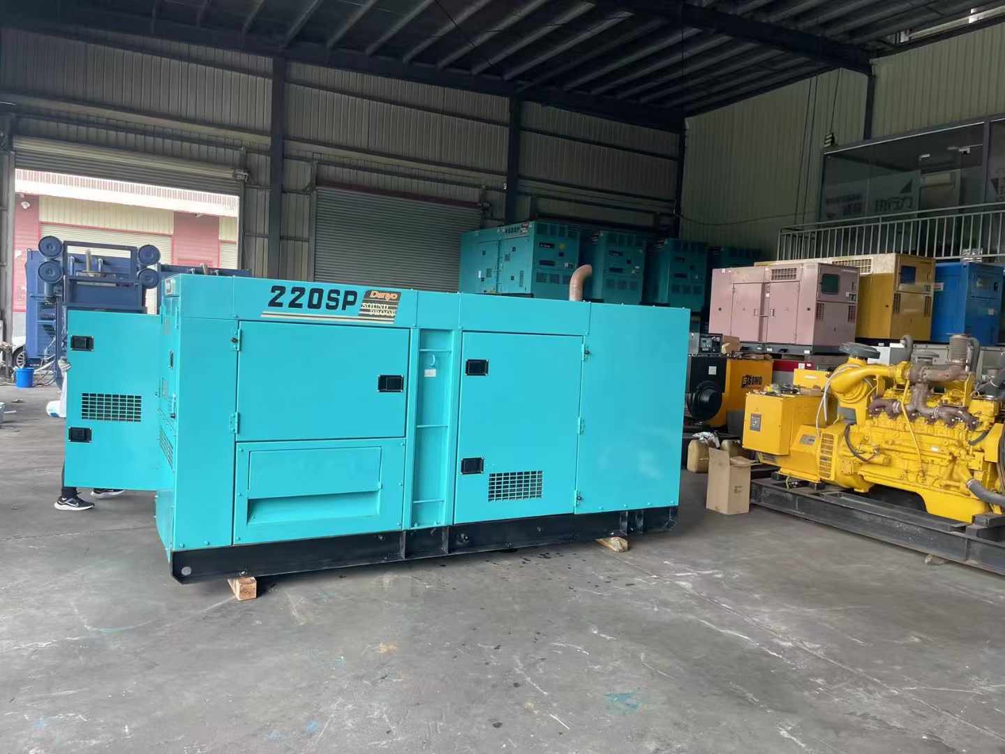 诸城柴油发电机组长期不间断运行时，如何监控其温度和压力？