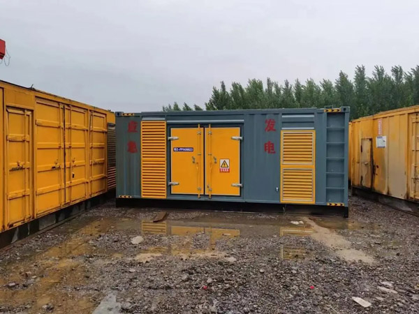 诸城柴油发电机如何判断干式空气滤清器是否需要更换？